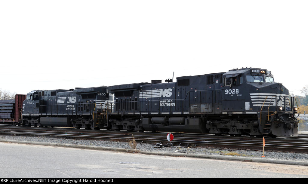 NS 9028 & 9960 will lead train E25 out of the yard